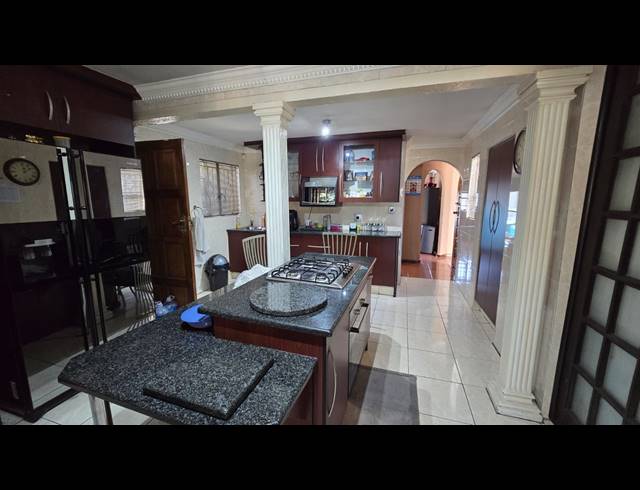 3 BEDROOM FREEHOLD FOR SALE IN MAYBERRY PARK